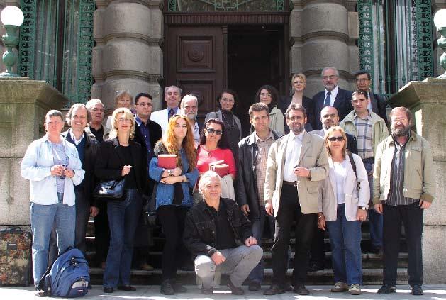 17 Сл. 6. Учесници симпозијума Photo 6. Symposium participants свеколики значај и сву слојевитост византијске уметности.