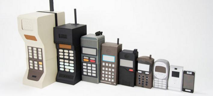 Το 1983 λοιπόν το πρώτο εμπορικό τηλέφωνο ήταν γεγονός: το Motorola DynaTAC 8000X ντεμπουτάρει και τυγχάνει θερμότατης υποδοχής, με τη Motorola να δαπανά βέβαια περισσότερα από 100 εκατ.