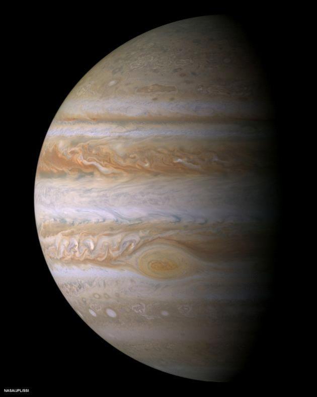 Jupiter a = 5,203 aj = 778 400 000 km ekscentricitet e = 0,049 nagib ekvatora e = 3,1 o promjer ekvatorski 142 984 km M = 1898,8. 10 24 kg = 317,8 M Z Gustoća ρ= 1,33 spljoštenost = 0,065 sid.