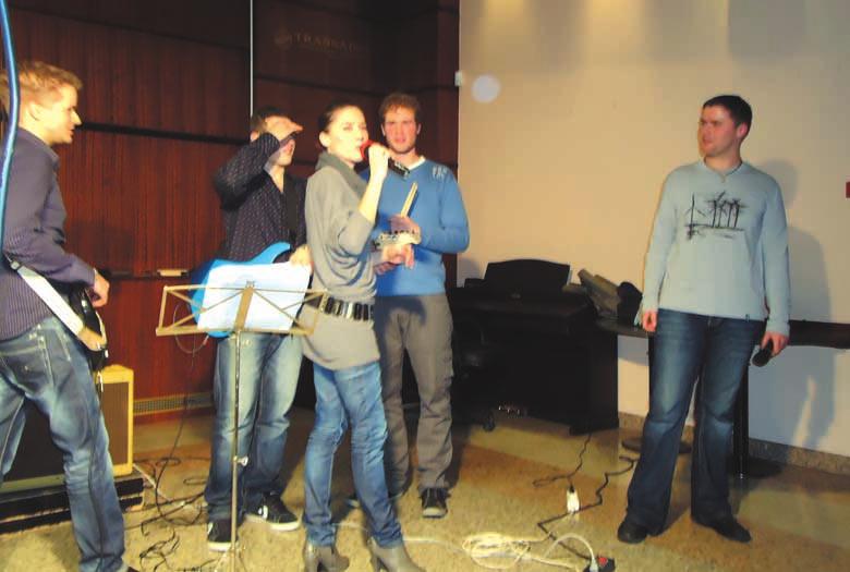 U svom domu i okruæenju Miroslav nenametljivo svjedoëi o svojoj vjeri u Boga. Ivan idara Prigodni program u DraπkoviÊu U nedjelju uveëer, 19. prosinca 2010.