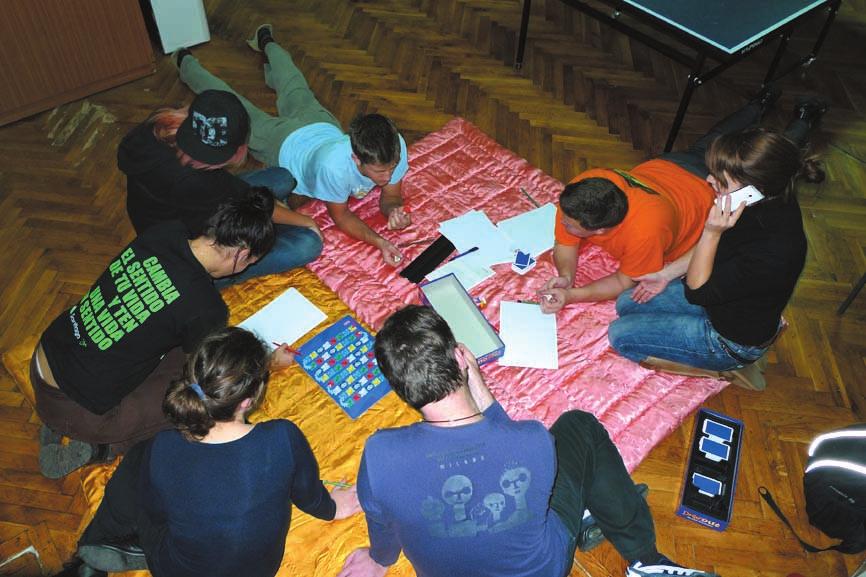 Loptica je proizvodila zanimljive zvukove odbijajuêi se o razne plohe i predmete i izazivala smijeh i opêe veselje. Nismo ni primijetili kako je vrijeme brzo proπlo.