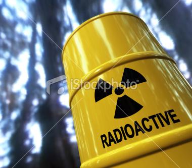 O cantitate importantă de deşeuri radioactive, cu mult peste valorile caracteristice producţiei de deşeuri generate prin operarea şi respectiv dezafectarea instalaţiilor nucleare, este generată prin