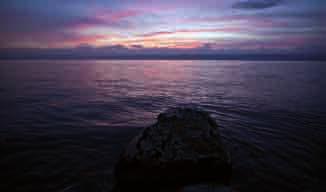 Dende o punto de vista do medio, cal cres que é a principal diferenza entre un mar aberto (coma o océano Atlántico) e un mar interior (coma o mar Morto)?