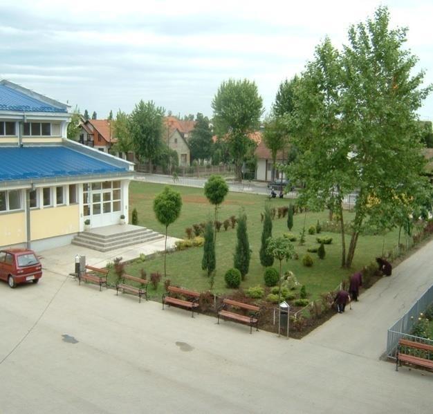 Управа, стручни сарадници и администрација редни број презиме и име звање степен стручне спреме радна ангажо вања године стажа године живота 1. Смиљанић Светлана директор VII 1,00 39 61 2.