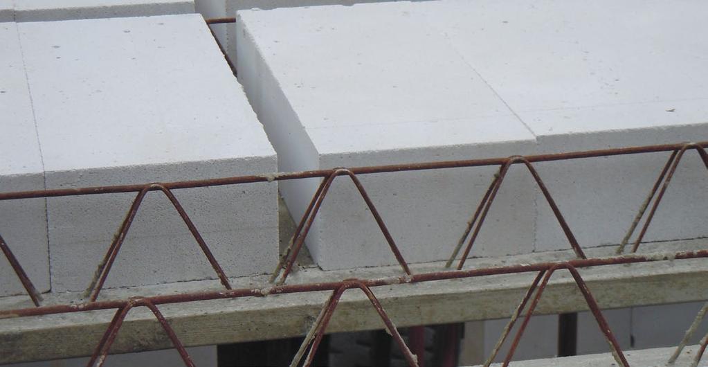 Sestava a Za izvedbo a potrebujemo dve vrsti nih polnil in vzdolžne armirano betonske gredice primernega tipa in dolžin.