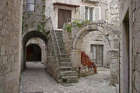 απολαύσουμε τον παραδοσιακό καφέ. Επιστροφή στο ξενοδοχείο, δείπνο και διανυκτέρευση. (Οι επισκέψεις της ημέρας μπορεί να γίνουν και με διαφορετική σειρά). Hotel ΜΟSTAR 4*