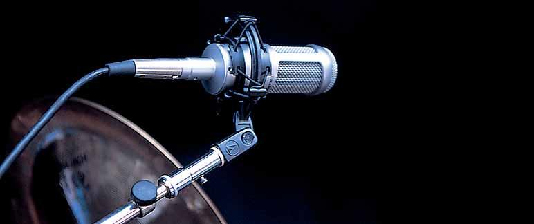 μικρόφωνα στούντιο Σειράς 30 ( PC 343-MC 210 ) Το AT3035 προσφέρει όλα τα πλεονεκτήματα ενός μικροφώνου στούντιο υψηλής ποιότητας για ημιεπαγγελματικά και ειδικού τύπου στούντιο.