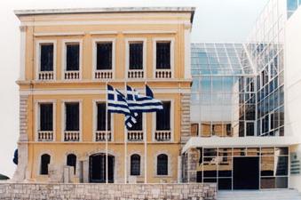 3 Ποιότητα του εσωτερικού περιβάλλοντος του Ιστορικού Μουσείου Κρήτης 3.1 Εισαγωγή Το Ιστορικό µουσείο Κρήτης ιδρύθηκε το 1953. Στεγάζεται σε ένα νεοκλασικό κτίριο στο λιµάνι της πόλης του Ηρακλείου.
