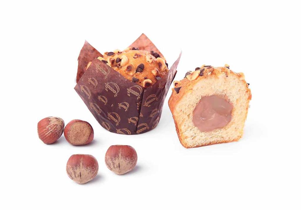 34 76349 Muffin Nocciolatte με 21% γέμιση πραλίνας φουντουκιού με γάλα & επικάλυψη με κομμάτια σοκολάτας και φουντουκιού 90 γρ.