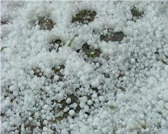 Οι παγοκρύσταλλοι αυτοί (νιφάδες) του χιονιού παρουσιάζουν πολύπλοκους εξαγωνικούς συνήθως σχηματισμούς, όπως φαίνεται στην Εικόνα 1-33.