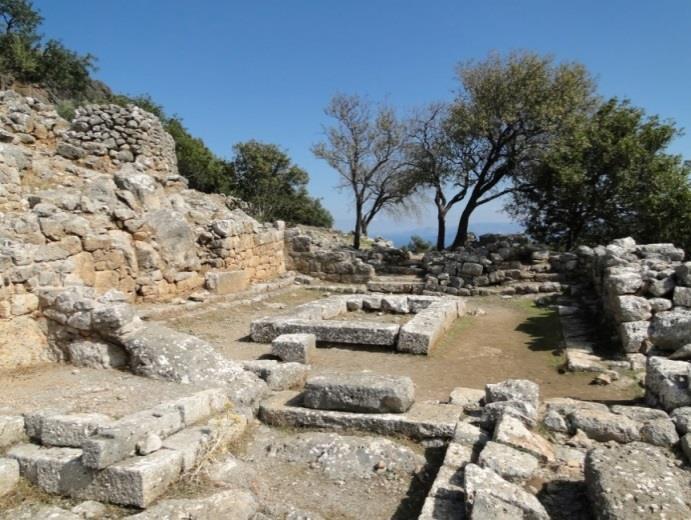 <<Ορφέως ύμνος, ΛΗΤΟΥΣ (θυμίαμα, σμύρναν): ΛΗΤΩ κυανόπεπλε, θεά διδυματόκε, σεμνή, / Κοιαντίς, μεγάθυμε, πολυλλίστη βασίλεια,/ Ευτεκνον Ζηνός γονίμην ωδίνα λαχούσα, / γειναμένη Φοίβον (Απολλωνα) τε