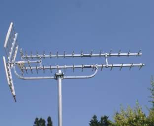 Rotax antenna Διαθέτουν γειωμένα δίπολα για αντικεραυνική προστασία. Είναι κεραίες δύο διπόλων που έχουν την ίδια απόδοση με αυτές του ενός διπόλου αλλά με τις μισές σχεδόν διαστάσεις.