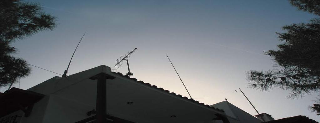 Λογαριθμικές κεραίας βάσεως ασυρμάτου VHF - UHF Η λογαριθμική κεραία προορίζεται για κατευθυνόμενη λήψη - εκπομπή. Οι διαστάσεις της είναι περίπου σαν αυτές της τηλεόρασης.