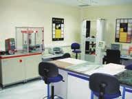 Το Εργαστήριο διαθέτει σύγχρονο και διακριβωμένο εξοπλισμό για τον προσδιορισμό των χαρακτηριστικών και των φυσικομηχανικών ιδιοτήτων των διακοσμητικών