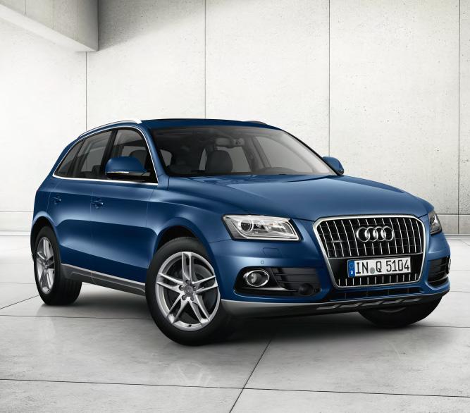 72 Οδηγός μοντέλου Audi Q5 σε μπλε