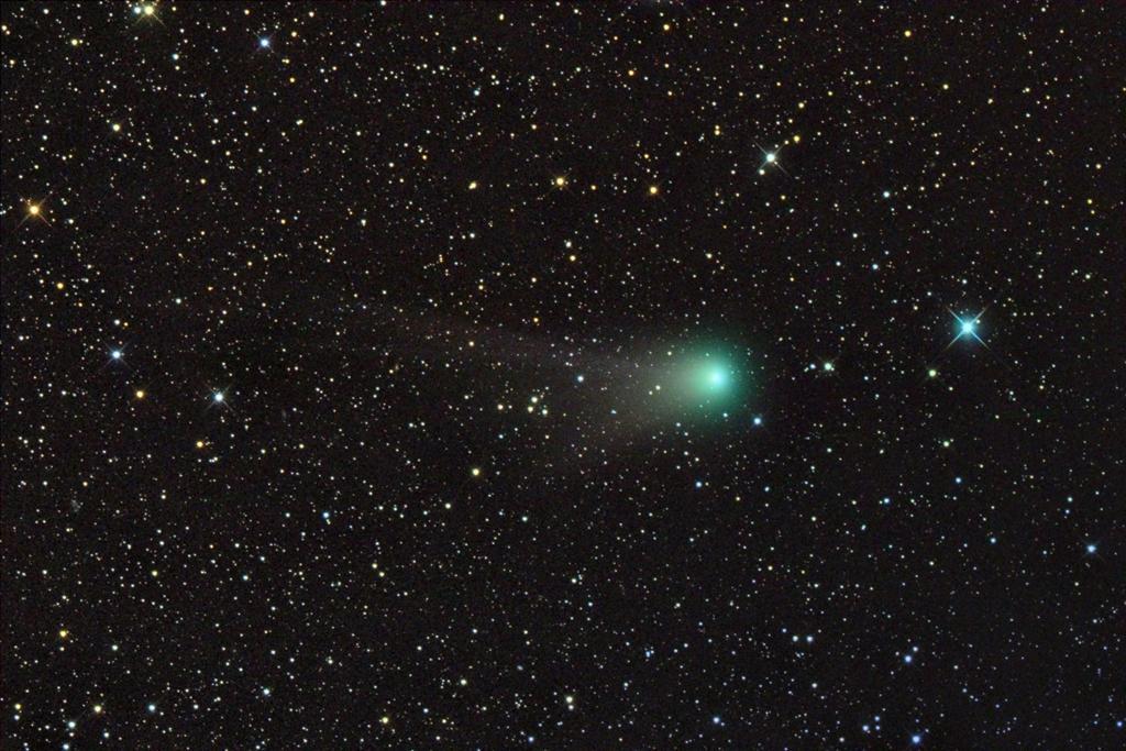ΚΟΜΗΤΕΣ Οι κομήτες, αν και είναι μικροί, αποτελούν τα ογκωδέστερα σώματα του Ηλιακού Συστήματος. Σε όγκο, ξεπερνούν ακόμη και τις διαστάσεις του Ήλιου.