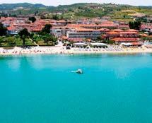 ΤΙΜΗ ΚΑΤ ΑΤΟΜΟ ΜΕ ALL INCLUSIVE 16/06-30/06 & 01/09-14/09 01/07-31/08 16/06-30/06 & 01/09-14/09 01/07-31/08 Δίκλινο δωμάτιο standard 295 370 415 515 3 ο άτομο σε standard 230 285 310 360 Οικογενιακό