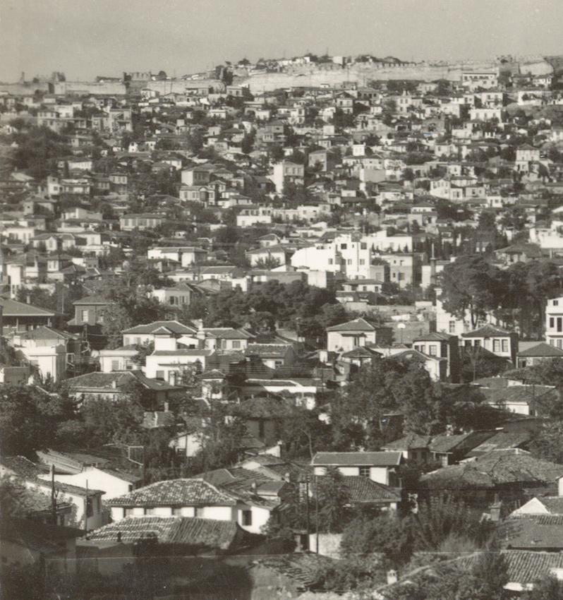 Άποψη της Άνω Πόλης, σε φωτογραφία του Μεσοπολέμου. The Upper City in an inter-war photograph. the dark ages, most of the public baths fell into disuse; only private bathhouses remained open.