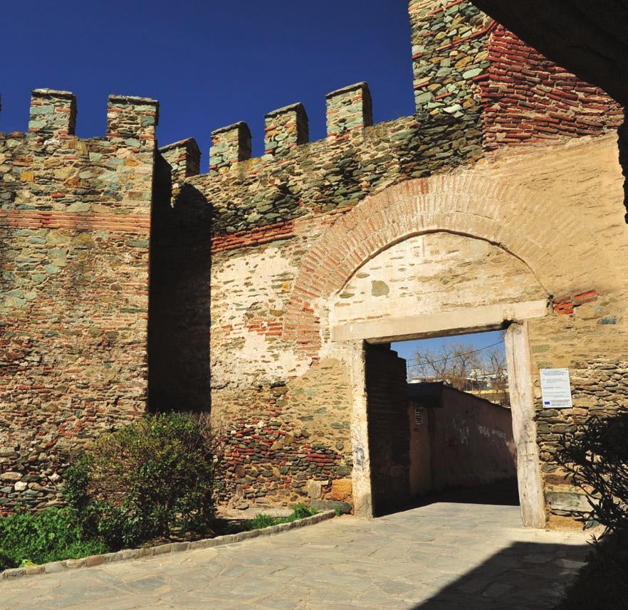 Η Πύλη της Άννας Παλαιολογίνας, που διανοίχτηκε το 1355, κατά την παραμονή της αυτοκράτειρας στη Θεσσαλονίκη.