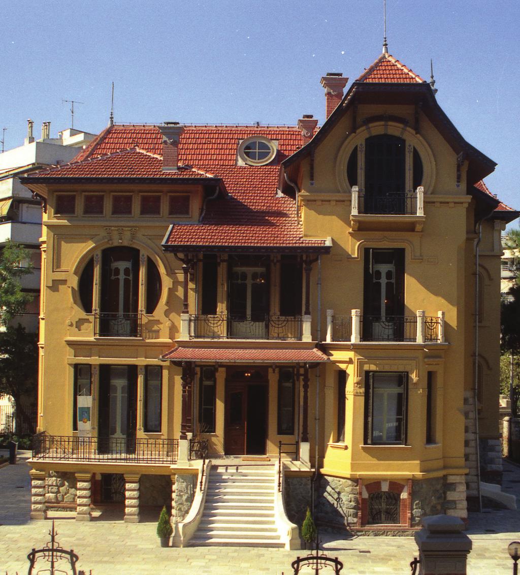 Το αρχοντικό Casa Bianca που ανεγέρθηκε το 1911-12, από τον αρχιτέκτονα Πιέρο Αριγκόνι και σήμερα λειτουργεί ως εκθεσιακός χώρος της Δημοτικής