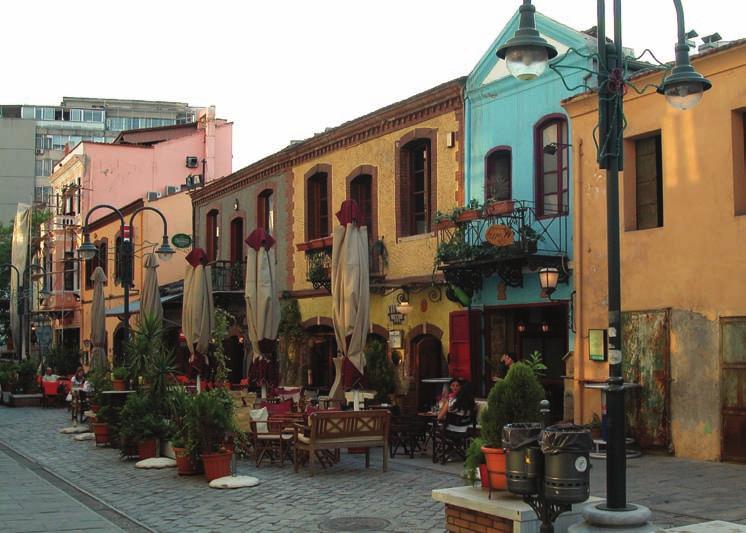 The buildings of the historic banks: Ethniki, Ellados and Ioniki- Laiki (now Alpha Bank) (2) Gathered close together in the financial and commercial centre of the city (on Tsimiski, Dragoumi and