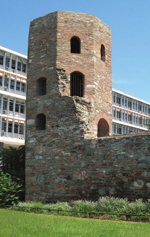 Ο δυτικός Πύργος του Φρουρίου του Βαρδαρίου.