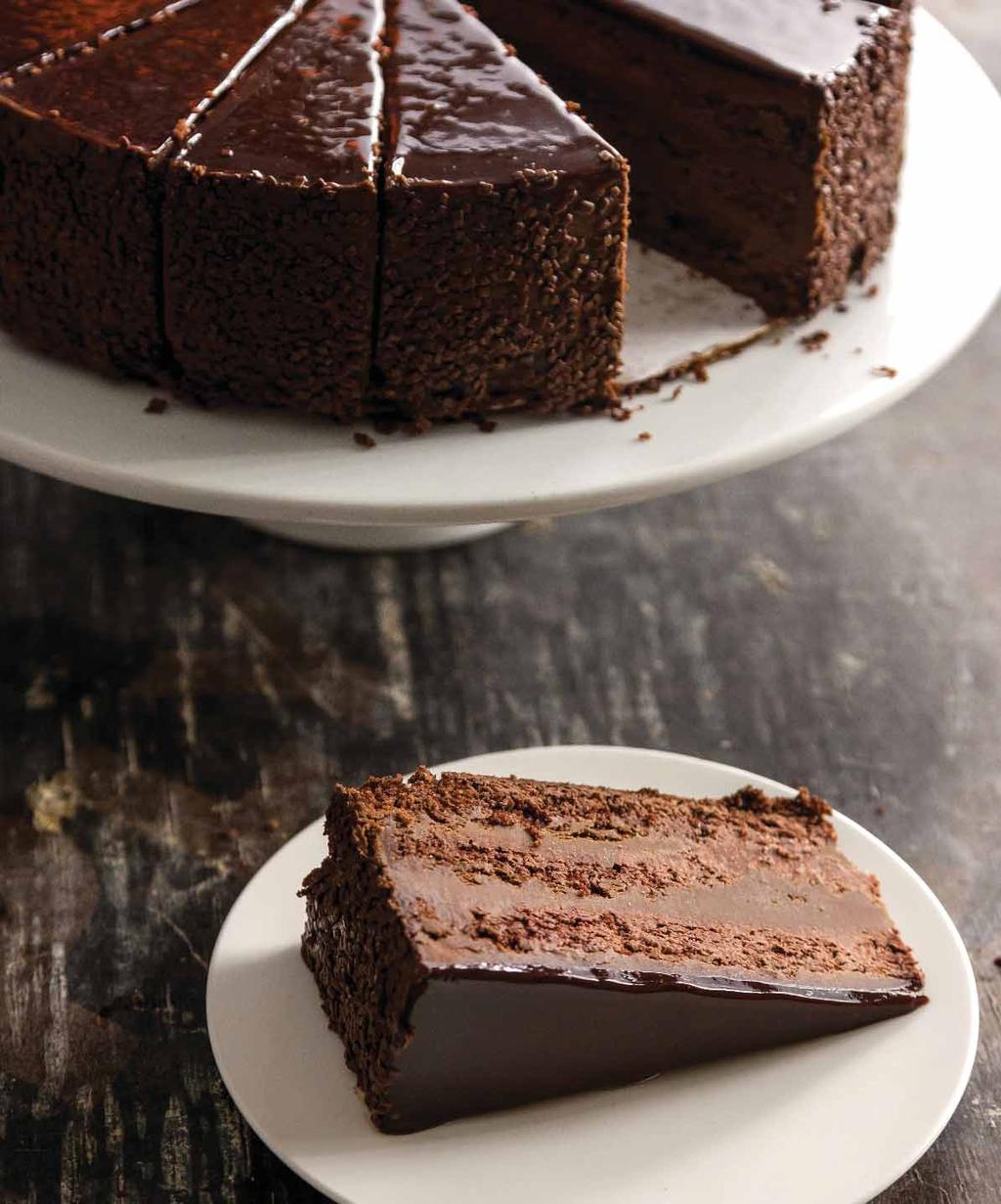 Chocolate fondant cake Κέικ σοκολατένιου παντεσπανιού με κρέμα σοκολάτας B1501 2.350 γρ.
