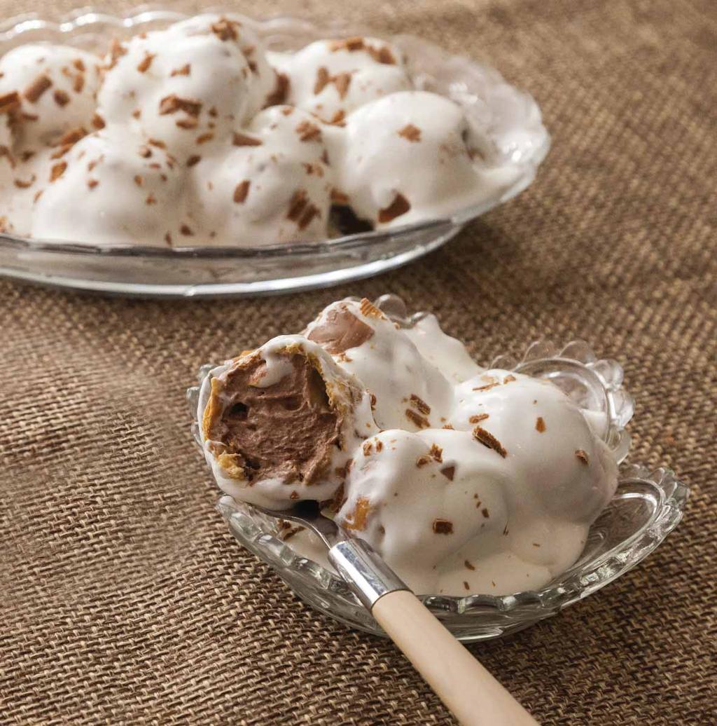 White profiterol Προφιτερόλ με γέμιση κρέμα Βελγικής σοκολάτας γάλακτος και επικάλυψη κρέμας βανίλιας Μαδαγασκάρης B1560 1.100 γρ.
