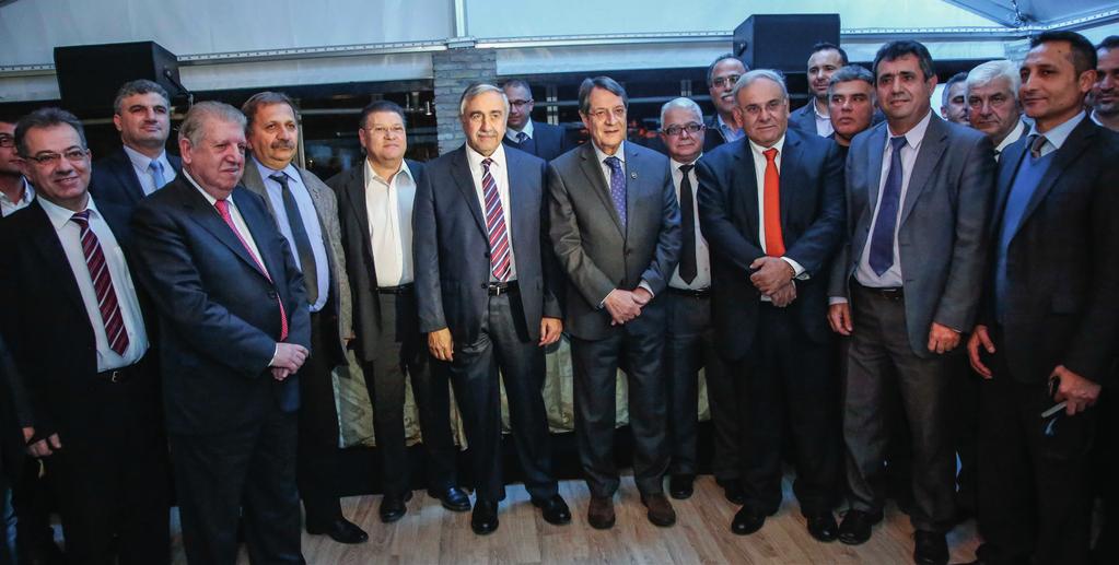 Το Πανσυνδικαλιστικό Φόρουμ Κύπρου, σε εκδήλωση που πραγματοποίησε στις 14 Ιανουαρίου 2016, επίδωσε στους ηγέτες των δύο κοινοτήτων και διαπραγματευτές, Νίκο Αναστασιάδη και