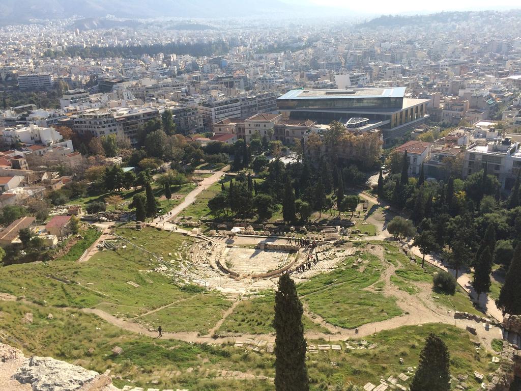 Αυτοί οι άνθρωποι είναι ασφαλείς ενώ κοιτάζουν τη θέα.