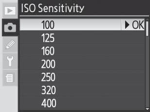 Η ευαισθησία ISO μπορεί να οριστεί μεταξύ τιμών που αντιστοιχούν κατά προσέγγιση στα ISO 100 και ISO 1600 σε βήματα αντίστοιχα με 1/3 EV.