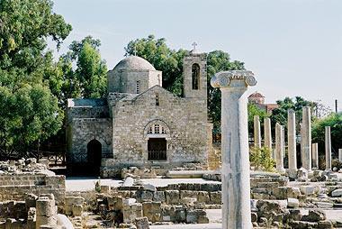 ΠΑΦΟΣ: Ο Μύθος, ο Χρόνος, ο Τόπος, ο Κόσμος. Κύπρος: Δήμος σελ 89 Εικόνα 44: Εκκλησία της Παναγίας της Χρυσοπολίτισσας Εικόνα 45: Στήλη του ΑποστόλουΠαύλου 4.3.