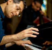 Saturday, 27 September 20:30 66 Cafe Balkan Alexander Gagatsis: vibraphone Vassilis Kommatas: clarinet Glafkos Kontemeniotis: piano Ioannis Vafeas: drums Cahit