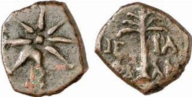 Μετά τη Μικρασιατική Καταστροφή του 1922 και την ανταλλαγή πληθυσμών που επακολούθησε, εγκαταστάθηκαν στην Ιεράπετρα πολλές οικογένειες Μικρασιατών που έδωσαν πολιτιστική και οικονομική άνθηση στην