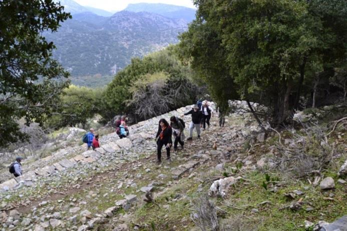 83 Ερείπια του Μινωικού δρόμου σύνδεσης Κνωσού- Λύκτου Δικταίου άντρου.