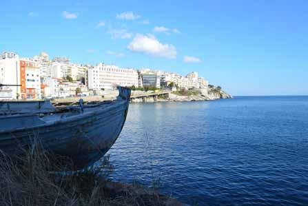 Τέλος, όσον αφορά στο πρόβλημα της στάθμευσης, προτείνεται η κατασκευή υπογείου χώρου στάθμευσης κάτω από το Ο.Τ. 3, με είσοδο - έξοδο κάτω από το αμφιθέατρο.