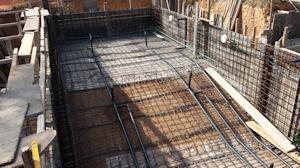 Μόλις τοποθετηθεί το μπετόν ξεκινά η φάση της στεγανοποίησης - τσιμεντοκονίας, του βαψίματος ή της τοποθέτησης πλακιδίων/ ψηφίδας.