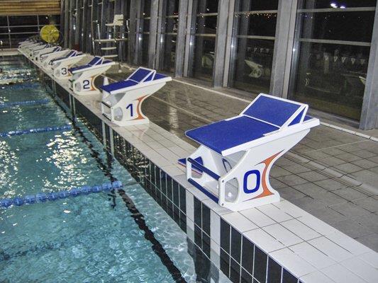 3.2.5 Εξοπλισμός κολυμβητηρίου Από την εταιρία Clearwater είναι διαθέσιμος ο ακόλουθος εξοπλισμός για τις πισίνες κολυμβητηρίου: Βατήρας εκκίνησης με μονό ή διπλό σκαλοπάτι.