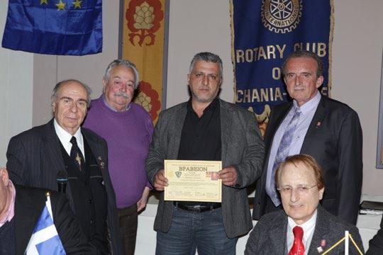 ΒΡΑΒΕΥΣΙΣ ΤΟΥ ΥΠΑΡΧΙΦΥΛΑΚΑ ΝΙΚΟΛΑΟΥ ΣΤΡΑΤΑΚΗ με το κάτωθι αιτιολογικό: Δια τις ειλικρινείς, συνεχείς και ακάµατες προσπάθειες του, δια την φύλαξιν υπο τις καλύτερες δυνατές συνθήκες των κρατουµένων