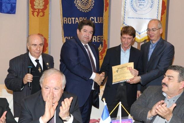 Με τη λήξη της ομιλίας του, ακολούθησαν οι βραβεύσεις της αεροπορικής εταιρίας RYAN AIR, δια την καθοριστική συμβολή της εις την πολύ μεγάλη αύξηση της επιβατικής κινήσεως με ότι αυτό συνεπάγεται