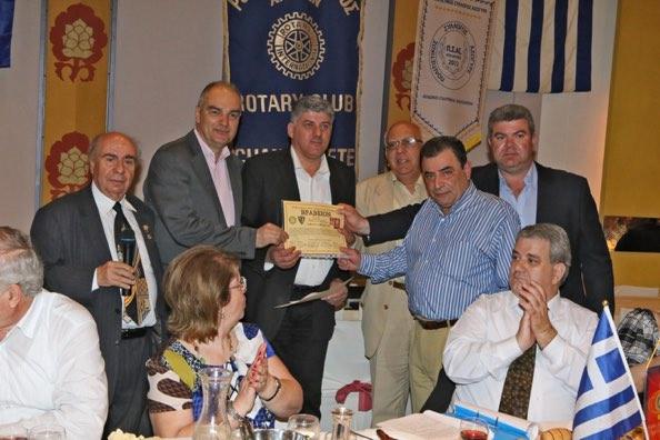 ΕΠΙΣΗΣ ΒΡΑΒΕΥΟΥΜΕ ΤΗΝ ΕΤΑΙΡΕΙΑ EUROLUX ΕΞΟΠΛΙΖΕΙΝ Ε.Π.Ε. ΜΕ ΤΟ ΚΑΤΩΘΙ ΑΙΤΙΟΛΟΓΙΚΟ Δια τας πολλαπλάς και σηµαντικάς δραστηριότητας της εις τον οικονοµικόν τοµέα µε άοκνη προσπάθειαν και αξιέπαινον