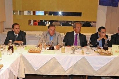 παπαδάκης Χαρίτων Δ/ντης της ΩΡΛ Κλινικής του Γεν.Νος.Χανίων,ο υποστράτηγος ε.α Κωτσιόπουλος Δημήτριος τ.δ/της της V Μεραρχίας Κρητών,ο Πτέραρχος ε.α Κελαιδής Εμμ.τ.Νομαρχιακός Σύμβουλος και Πολιτευτής,ο Σμήναρχος Κονταράκης Ιωάννης Υ/της του Πεδίου Βολης Κρήτης.