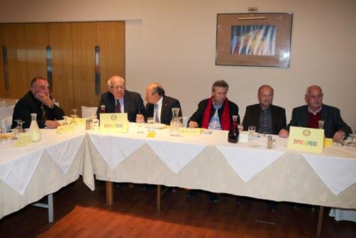 Κρήτη 1. Δεξιό και Κεντρικό τμήμα της Προεδρικής Τραπέζης την ωραν της καθιερωμένης προσευχής. Την απαγγέλει ο β.δ/της Ιωάννης Γιαβρίδης.