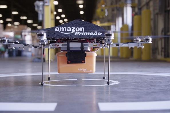 UAV in Remote Sensing & Logistics 16 την Amazon πάνω από το 80% των αποστολών που πραγματοποιεί αφορά δέματα με βάρος μικρότερο από 5Kg καθιστώντας δυνατή την παράδοσή τους με drones.