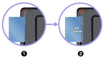 Για να πραγματοποιήσετε ζεύξη του tablet με μια κάρτα NFC: 1. Ευθυγραμμίστε την κάρτα με τη γραμμή προέκτασης του κέντρου της κάμερας, όπως υποδεικνύεται.