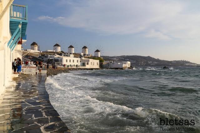 Η Μύκονος είναι μια μοναδική ευκαιρία για να αποδείξεις στον εαυτό σου πως όλα τα πράγματα έχουν δύο όψεις. Στο δικό μας ταξίδι της Μυκόνου δεν θα σου δείξουμε ακατάσχετο clubbing και ξεσάλωμα.