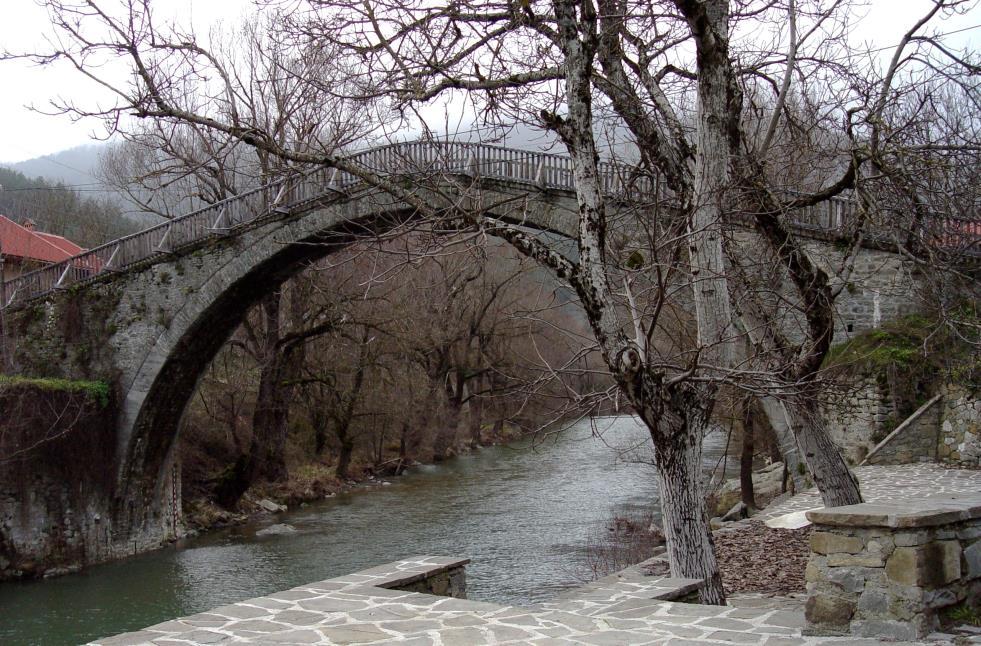 ΠΟΙΟΙ ΗΤΑΝ ΟΙ ΛΟΓΟΙ ΠΟΥ ΟΔΗΓΗΣΑΝ ΣΤΗ ΔΗΜΙΟΥΡΓΙΑ ΜΥΘΩΝ ΚΑΙ ΘΡΥΛΩΝ ΣΧΕΤΙΚΑ ΜΕ ΤΗ ΚΑΤΑΣΚΕΥΗ ΤΩΝ ΠΕΤΡΙΝΩΝ ΓΕΦΥΡΙΩΝ Το γεφύρι της Βωβούσας, στο χωριό Βωβούσα του Ν.