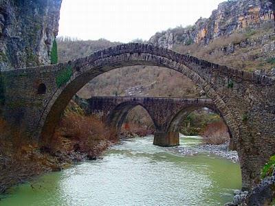 Τα πέτρινα γεφύρια στην ελληνική μουσική Μιλώ για σένα Στίχοι - Μουσική: Θανάσης Παπακωνσταντίνου Ερμηνεία: Μελίνα Κανά Μιλώ