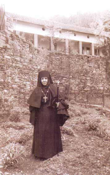34 Евсевија Гајовић рођена је 1949. године у Церју код Ушћа на Ибру. У Благовештење долази 1972. године, да би 1976. била замонашена од владике Валеријана. По чину мале схиме монаши је 2002.
