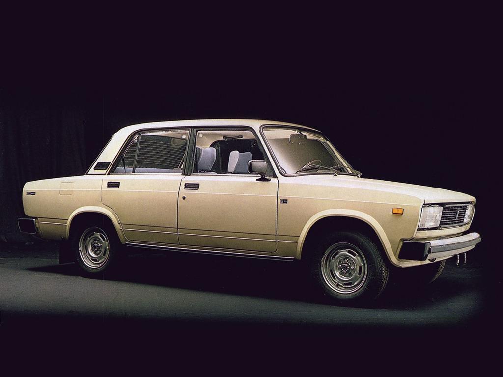 Τα Lada ήταν ιδιαίτερα διαδεδομένα στη χώρα μας σε όλη τη διάρκεια της δεκαετίας του 80 Οι υψηλοί φόροι στα καινούργια αυτοκίνητα, ανάγκαζαν ένα μεγάλο ποσοστό αγοραστών να στρέφονται και σε